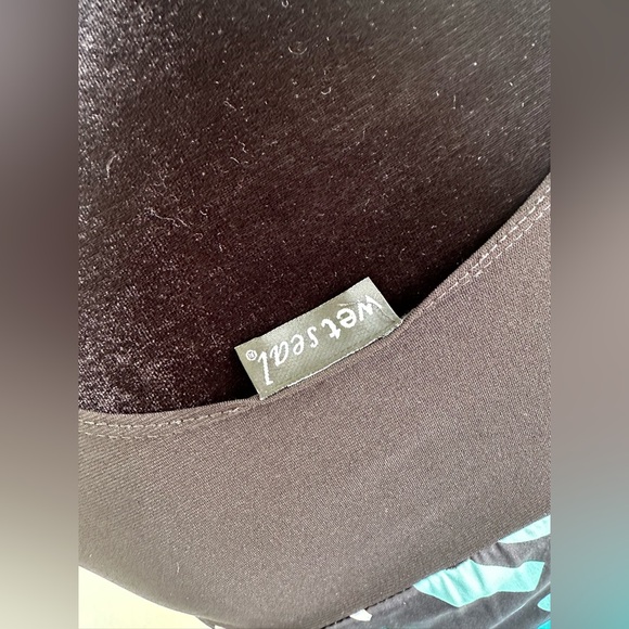 WETSEAL ABSTRACT TOP - Picture 3 of 5